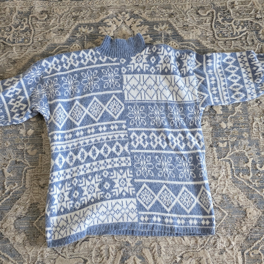 Cozy Blue and White Patterned Women's Turtleneck Sweater